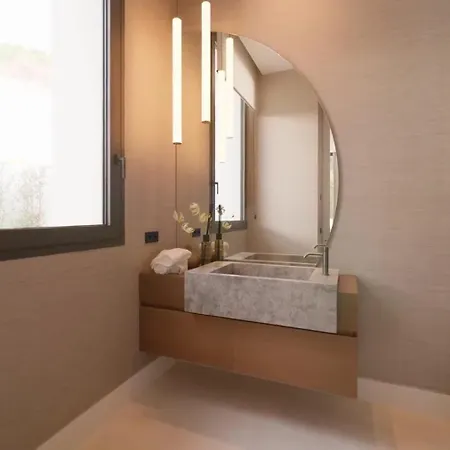 With Outdoor Heated Pool, Sauna And Fireplace *